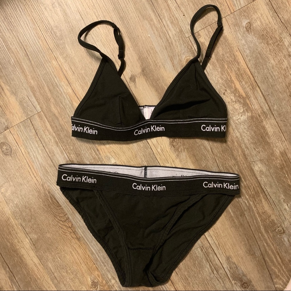 2 piece Calvin Klein bra + underwear set (medium)